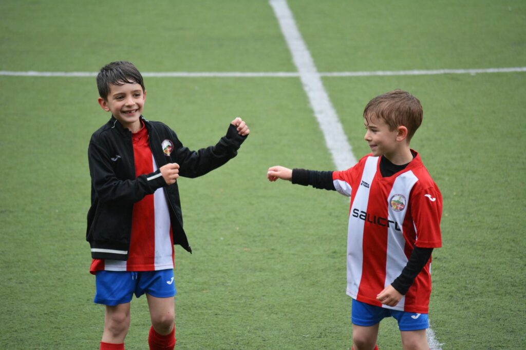 crianca camisa futebol